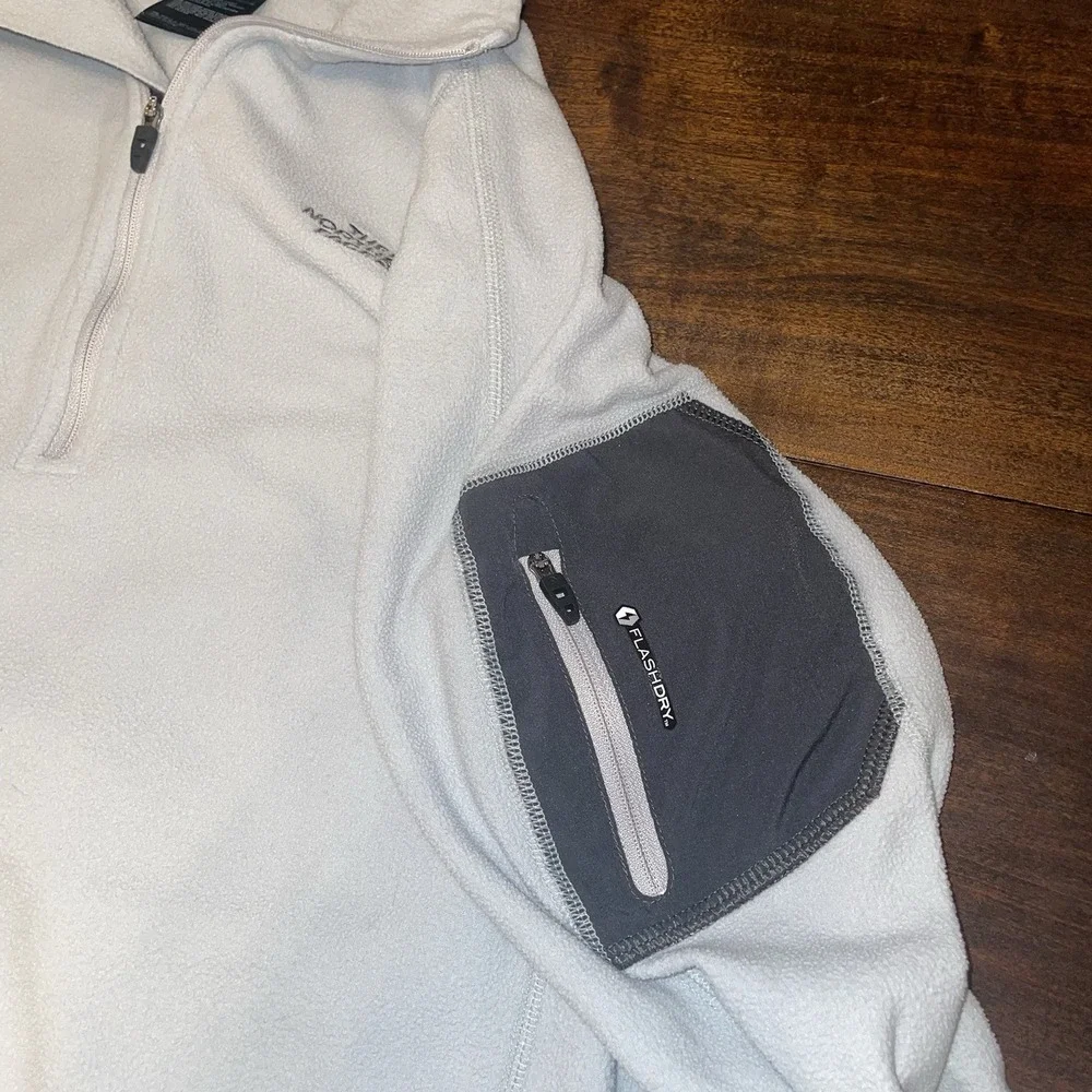 The North Face FlashDry 1/4 Zip Grey Pullover Jacket - Mens Large